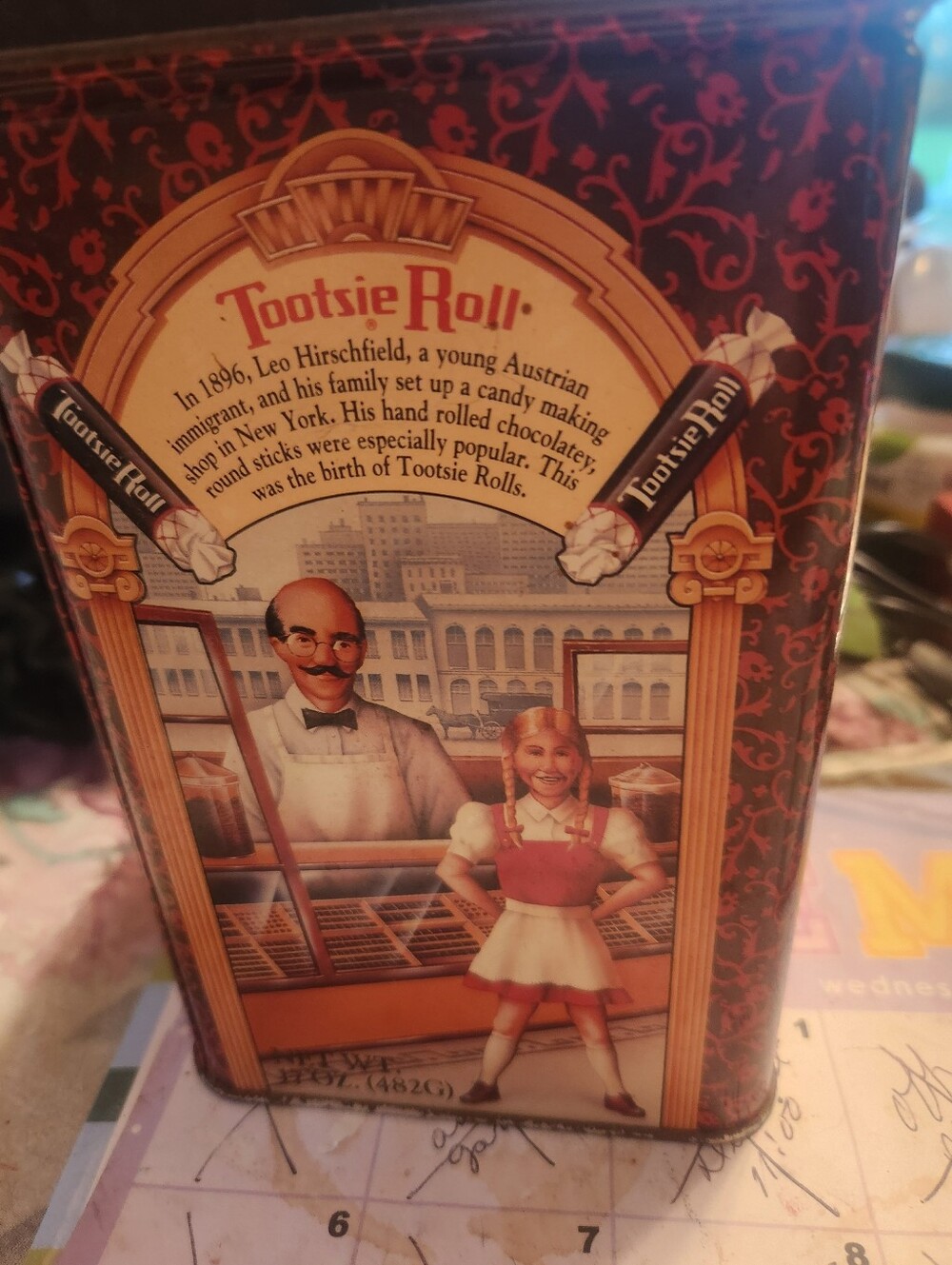 Vintage-Style Candy Tin - Brown Tootsie Roll